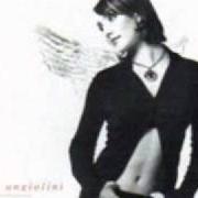 Il testo TI DO' ANCORA AMORE di AMBRA ANGIOLINI è presente anche nell'album Angiolini (1996)