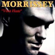Il testo BENGALI IN PLATFORMS di MORRISSEY è presente anche nell'album Viva hate (1988)