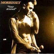Il testo GLAMOROUS GLUE di MORRISSEY è presente anche nell'album Your arsenal (1992)
