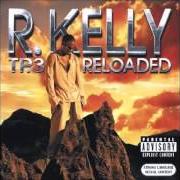 Il testo TRAPPED IN THE CLOSET (CHAPTER 3 OF 5) di R. KELLY è presente anche nell'album Tp.3 reloaded (2005)
