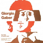 Il testo DALL'ALTRA PARTE DEL CANCELLO di GIORGIO GABER è presente anche nell'album Far finta di essere sani (registrazione dello spettacolo live, 1973) (2002)