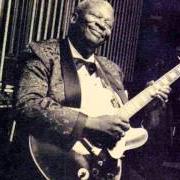 Il testo I'M GONNA MOVE TO THE OUTSKIRTS OF TOWN di B.B. KING è presente anche nell'album Let the good times roll (1999)