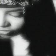 Il testo STREET THING di AALIYAH è presente anche nell'album Age aint nothing but a number (1994)
