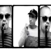 Il testo STRANGE CURRENCIES dei R.E.M. è presente anche nell'album Monster (1994)