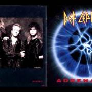Il testo STAND UP (KICK LOVE INTO MOTION) dei DEF LEPPARD è presente anche nell'album Adrenalize (1992)