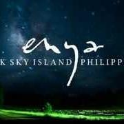Il testo DARK SKY ISLAND di ENYA è presente anche nell'album Dark sky island (2015)