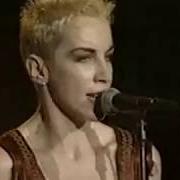 Il testo THERE MUST BE AN ANGEL (PLAYING WITH MY HEART) di EURYTHMICS è presente anche nell'album Live 1983-1989 (1993)