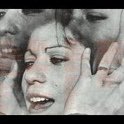 Il testo SUDDENLY I'M ALONE di GIUNI RUSSO è presente anche nell'album Love is a woman (1976)