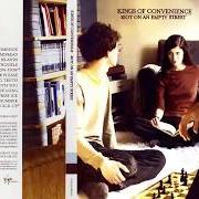 Il testo SINGING SOFTLY TO ME di KINGS OF CONVENIENCE è presente anche nell'album Quiet is the new loud (2001)